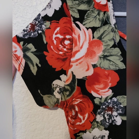 Joe Boxer Red and Black Floral Rose Flutter Sleeve Mini Sundress Size Medium - Picture 4 of 9